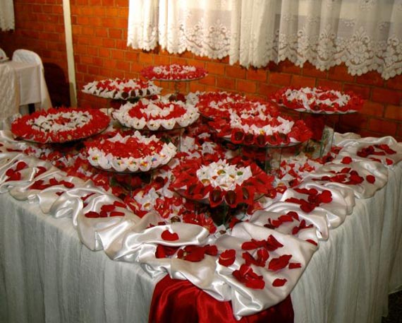 10 modelos de mesa de doces para sua festa de casamento 8